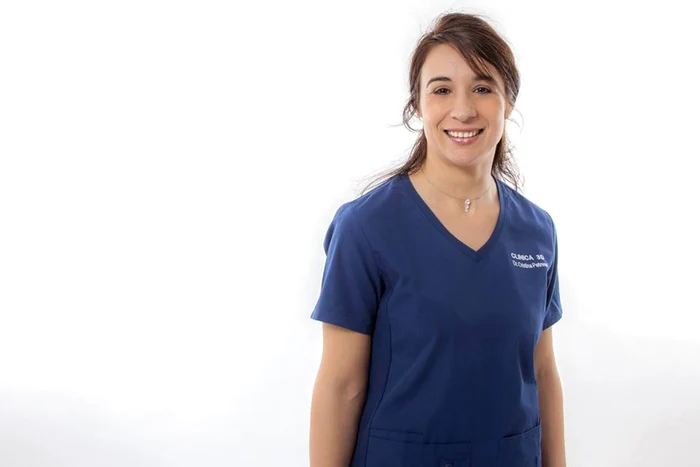 Medicul stomatolog Cristina Petreuş le-a redat zâmbetul localnicilor din satul său natal FOTO: facebook.com/cristina petreus