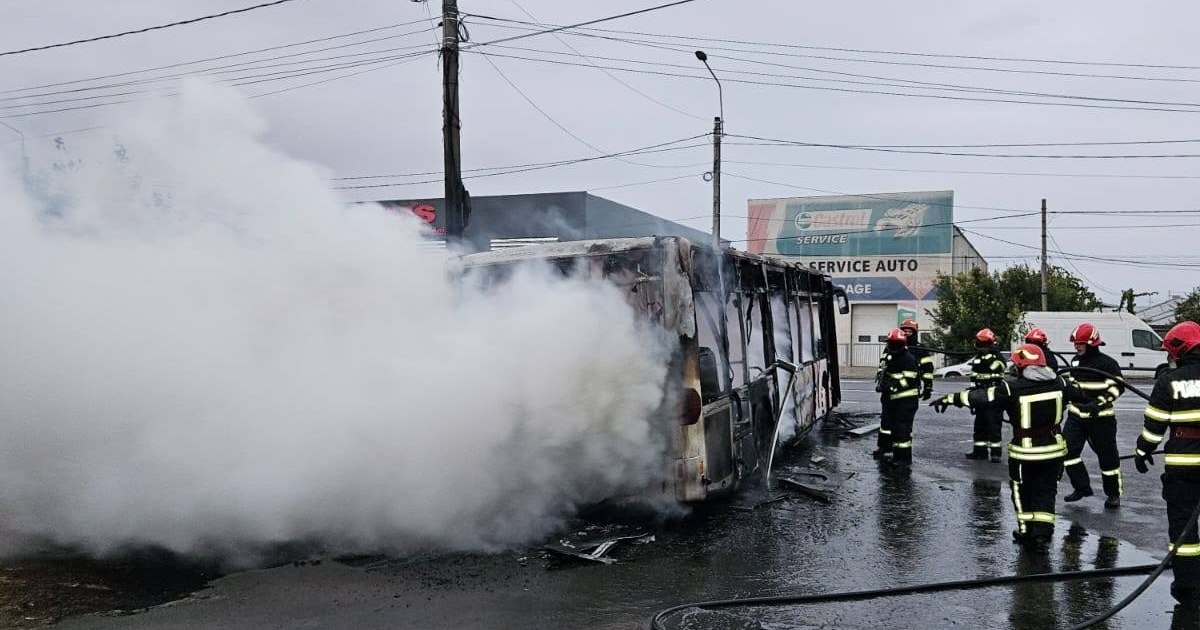Incendiu terifiant la Brăila: Autobuz în flăcări pe Șoseaua Vizirului