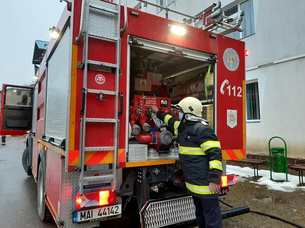 Un incendiu a izbucnit la Spitalul de Psihiatrie din Cavnic, 71 de persoane fiind evacuate.FOTO: actualmm