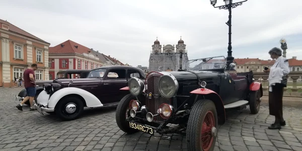 Parada maşinilor fabricate în perioada interbelică. Bijuterii pe două roţi FOTO Ş.Both