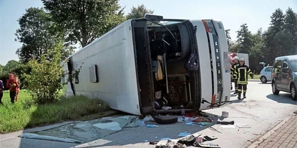 Autocar cu romance la bord rasturnat in Germania FOTO noz.de