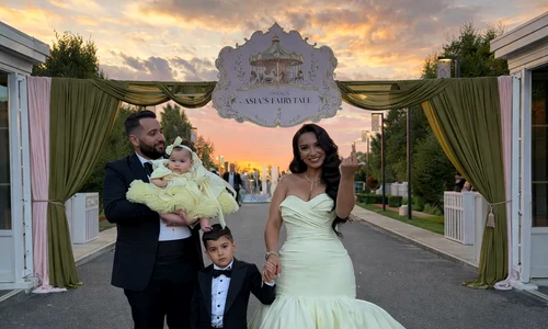 Larisa Udilă, alături de familia ei la botezul fiicei sale/ sursă foto: Instagram