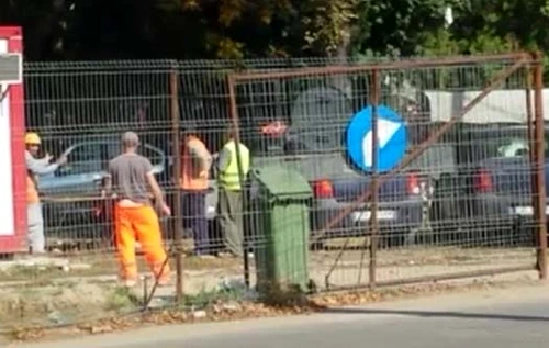 Ce fac muncitorii în timpul programului de lucruFoto: Captură Youtube