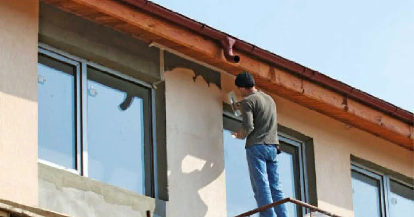 Bărbatul promitea relizarea unor lucrări după care abandona şantierele