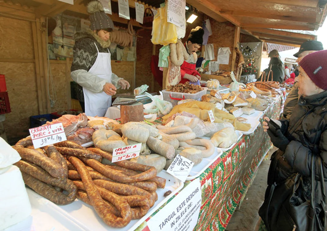 
    În acest weekend, este târg bogat cu produse tradiționale românești în curtea Ministerului Agriculturii, Bulevardul Carol I 2-4 (Piața Universității)FOTO: Click!  