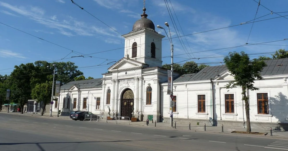 Inscripția de pe cavoul lui Mircea Lucescu: „Ranguri, glorie, bogăție...”. Antrenorul și-a pregătit mormântul cu zece ani înainte