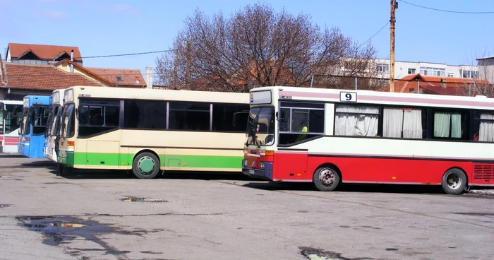 Circa 50 de autobuze vor transporta gratuit chişinăuienii la Cimitirul „Sfântul Lazăr“ FOTO Adevărul