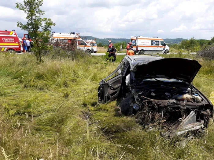 Accident rutier mortal pe DN67 la Milostea - Vâlcea cu un deces şi patru răniţi printre care şi copii Foto Adevărul