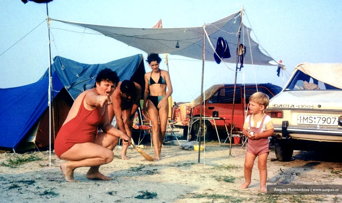 Concediu de odihnă al unei familii în Eforie, 1984. FOTO: Azopan