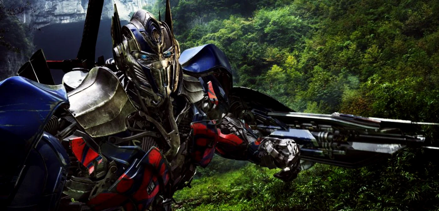 „Transformers: Age of Extinction“ este primul film al seriei
care introduce o nouă serie de personaje umane şi o nouă specie de
roboţi, Dinoboţii FOTO cinemagia.ro