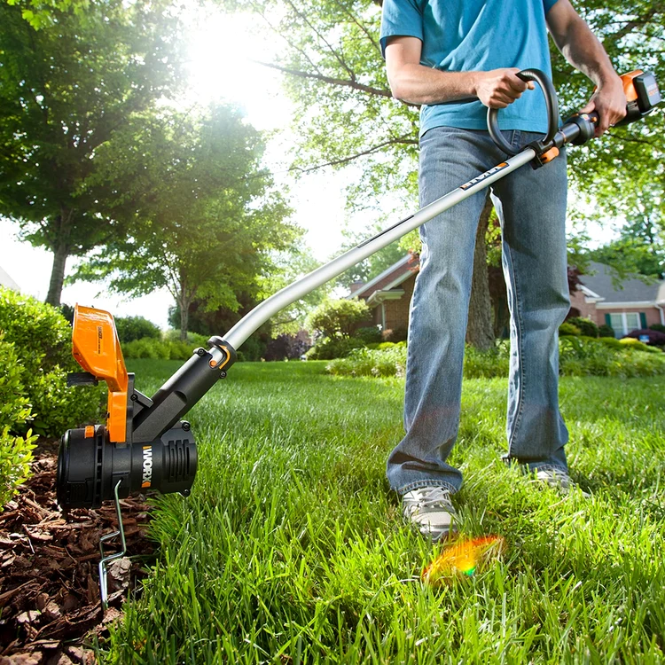 Coasă electrică sau trimmer pentru tuns iarbă, gazon Foto Lowes.com jpg