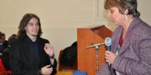 Mihai Răcoreanu a primit 1.000 de lei chiar de la inspectorul de fizică. Foto: Bogdan Nistor