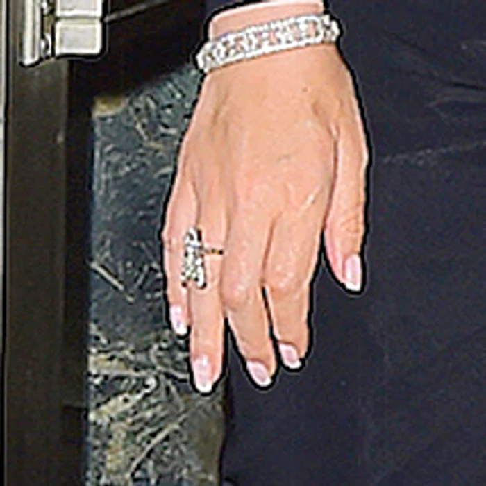 Inelul de logodnă e cel mai scump de la Hollywood şi a costat 7,5 milioane de dolari