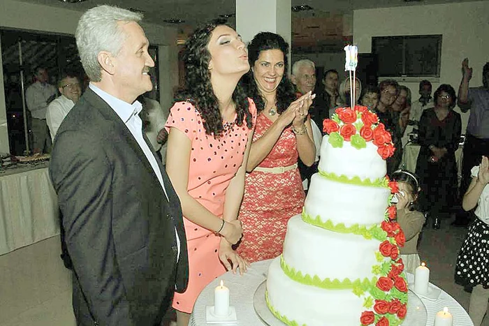 Valentina, alături de Bursucu, fostul coregraf de la „Dansez”, care a întreţinut atmosfera la petrecere (Fotografii: Arhivă personală)