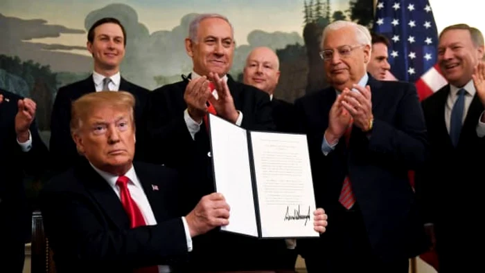 Preşedintele american Donald Trump a semnat luni, la Casa Albă, în prezenţa premierului israelian Benjamin Netanyahu, decretul prin care recunoaşte oficial suveranitatea Israelului asupra Înălţimilor Golan.