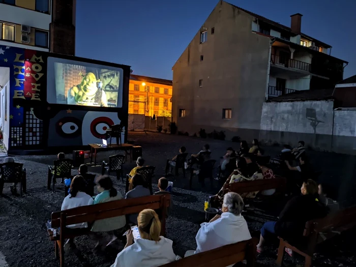 Cinema Paradiso de pe strada Gheorghe Pop de Băseşti