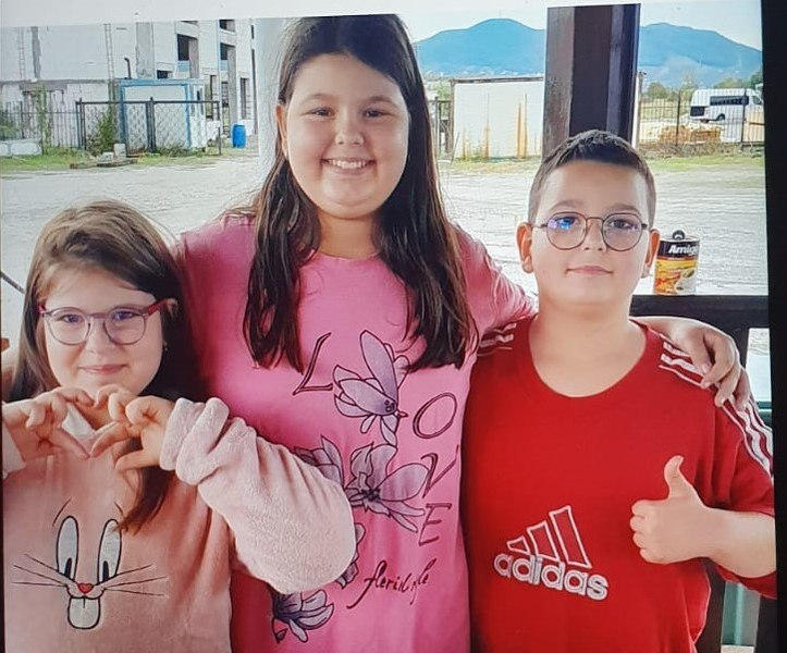 Alertă în Hunedoara. Trei copii au fost pierduți de bonă și dați în urmărire națională