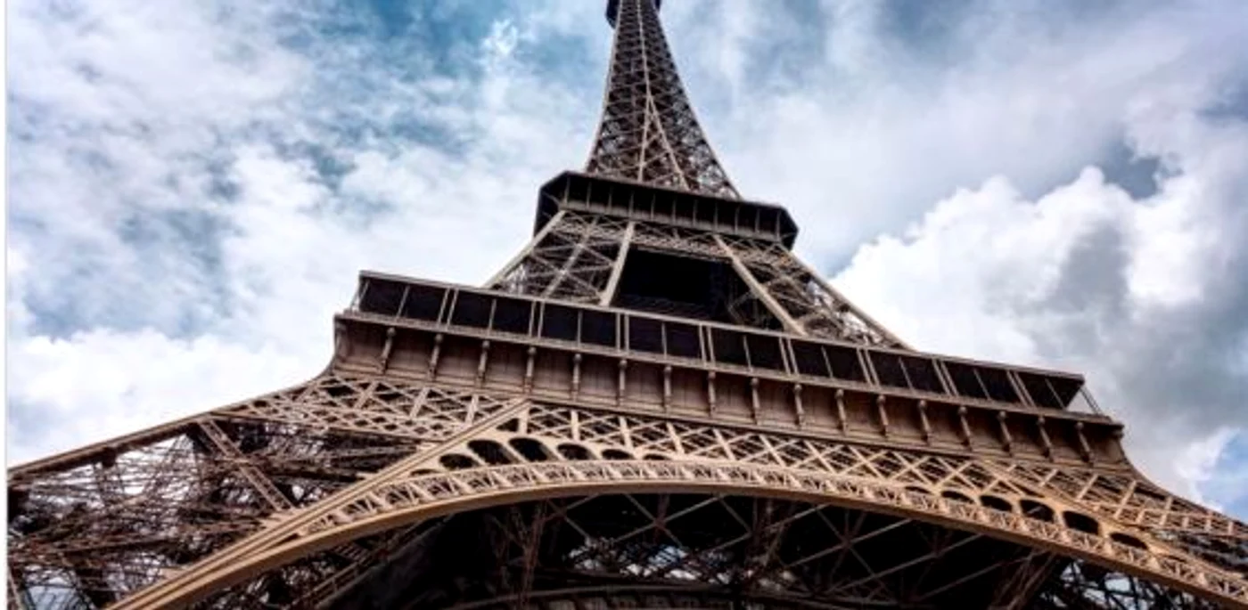 Turnul Eiffel este unul dintre simbolurile Franţei. FOTO: pxhere