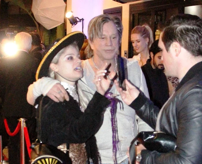 Duminică, Mickey Rourke şi Anastasia Makarenko au fost invitaţi la o petrecere din Beverly Hillsfoto: Profimedia