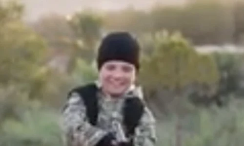 La doar 11 ani, Joe execută cu sânge rece prizonieri kurzi jpeg