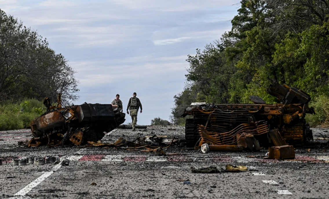 Vehicule militare distruse în Harkov FOTO AFP