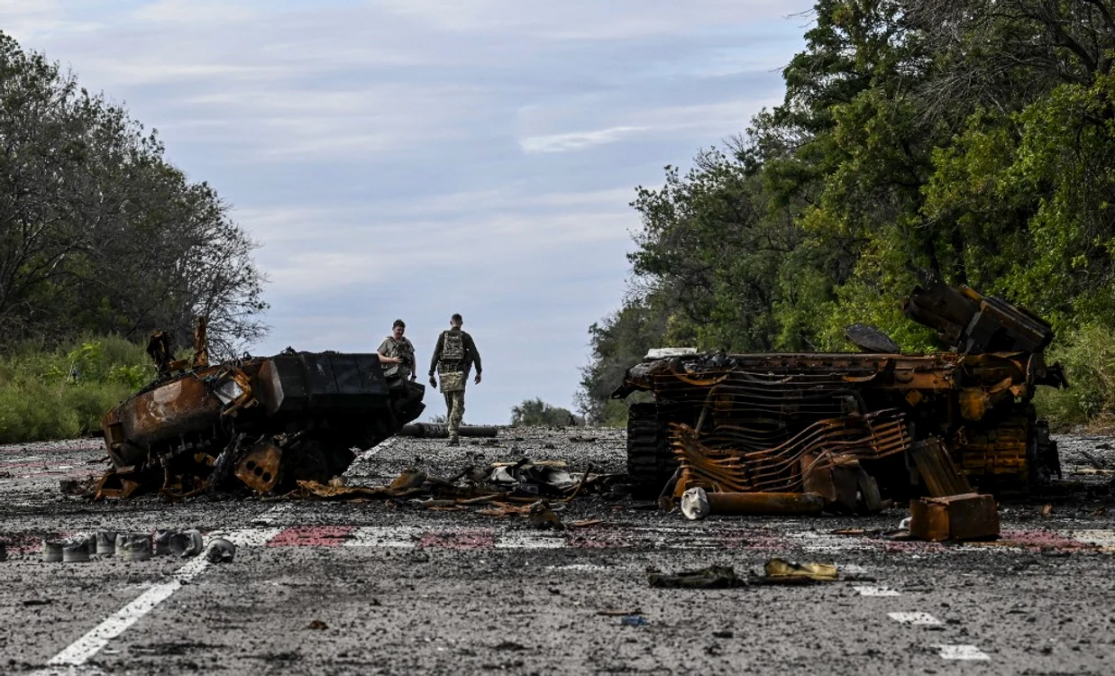 Vehicule militare distruse în Harkov FOTO AFP