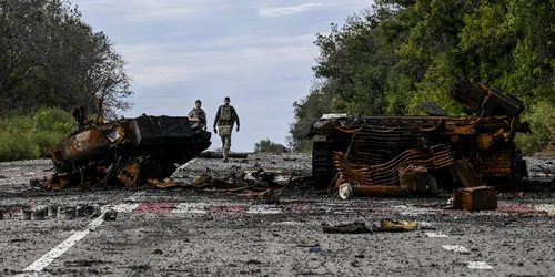 Vehicule militare distruse în Harkov - Razboi în Ucraina FOTO AFP