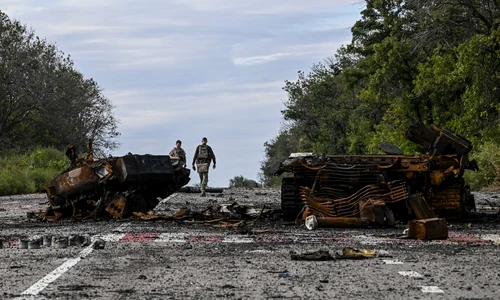 Vehicule militare distruse în Harkov - Razboi în Ucraina FOTO AFP