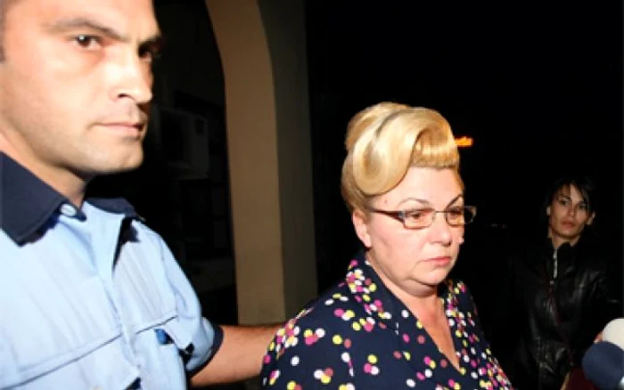 Craiova: De frica SRI, doamna Goga lua şpagă cu spatele la pacient