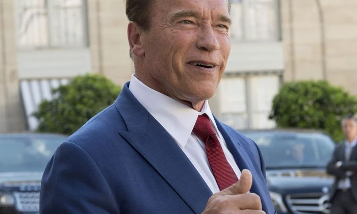 Le président de la République française Emmanuel Macron a reçu Arnold Schwarzenegger au palais l'Elysée à Paris jpeg