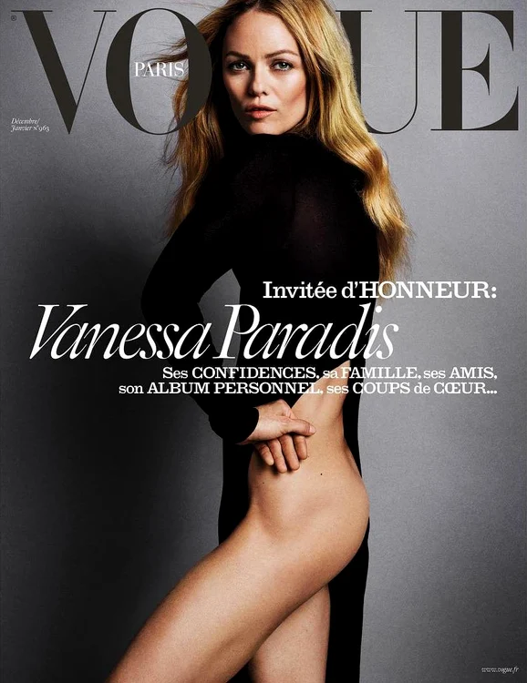 Vanessa Paradis, aproape goală pe coperta Vogue Paris din decembrie