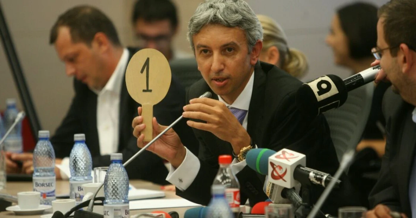 Dan Diaconescu, câştigătorul licitaţiei pentru pachetul majoritar al Oltchim, nu s-a prezentat cu banii promişi în termenul stabilit, iar vânzarea s-a anulat. În schimb, el a beneficiat de o mediatizare extraordinară FOTO Mediafax