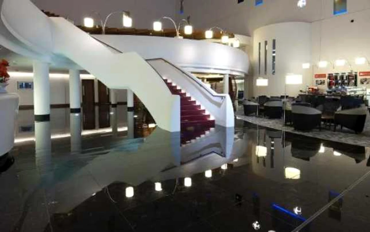 Hilton heathrow lobby