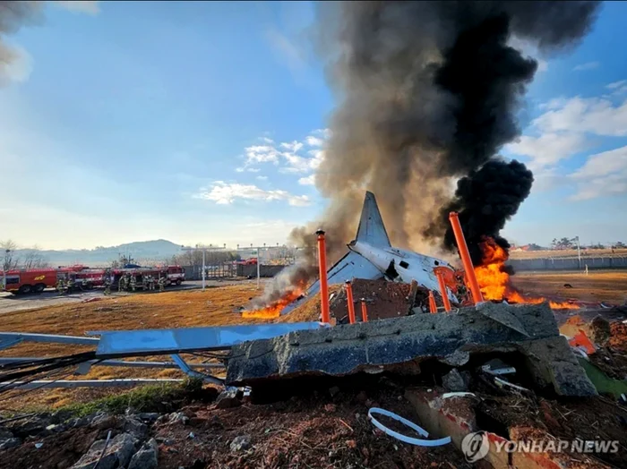 Imagine de la accidentul aviatic cu 179 de victime, Coreea de Sud. FOTO:X /Nexta / Yonhap News