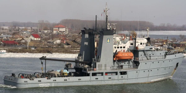 Remorcherul militar Grozavul