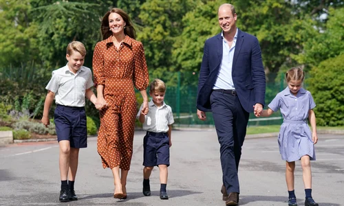 Kate, William, George, Charlotte și Louis GettyImages 1243027787 jpg