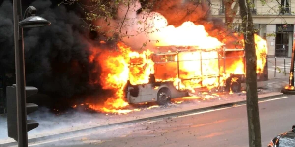 autobuz paris FOTO Twitter /Le Parisiene