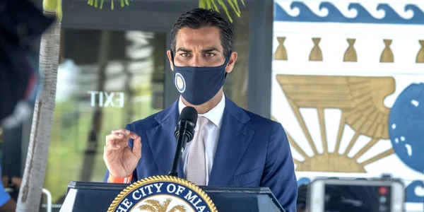 Primarul din Miami Francis Suarez vorbeşte în timpul unei conferinţe de presă FOTO EPA-EFE / Cristobal Herrera-Ulaskevich