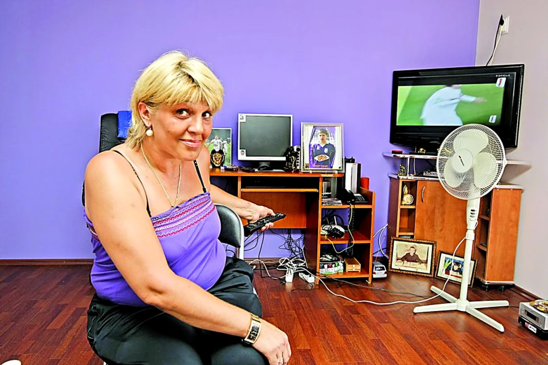 
    "Mă mut la Bucureşti ca să fiu mai aproape de băiatul meu. Să aibă şi el o mâncare caldă, să nu mai mănânce doar pizza", mama lui Cristi  