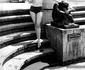 Deceniul interbelic aduce și o „liberalizare” a costumelor de baie. Foto: Azopan