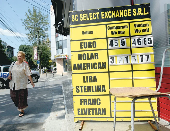 
    Casele de schimb  valutar vindeau ieri  un euro cu 4,685 lei  