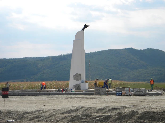 Monumentul va fi restaurat, iar zona amenajată total. FOTO Dana Mihai