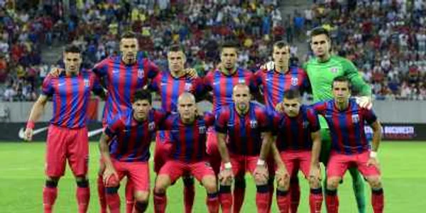 Jucatorii echipei Steaua Bucuresti pozeaza la inceputul meciului cu Dinamo Tbilisi FOTO Mediafax