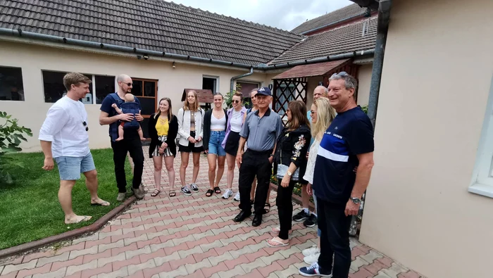 Abraham Klein în curtea copilăriei FOTO Ștefan Both