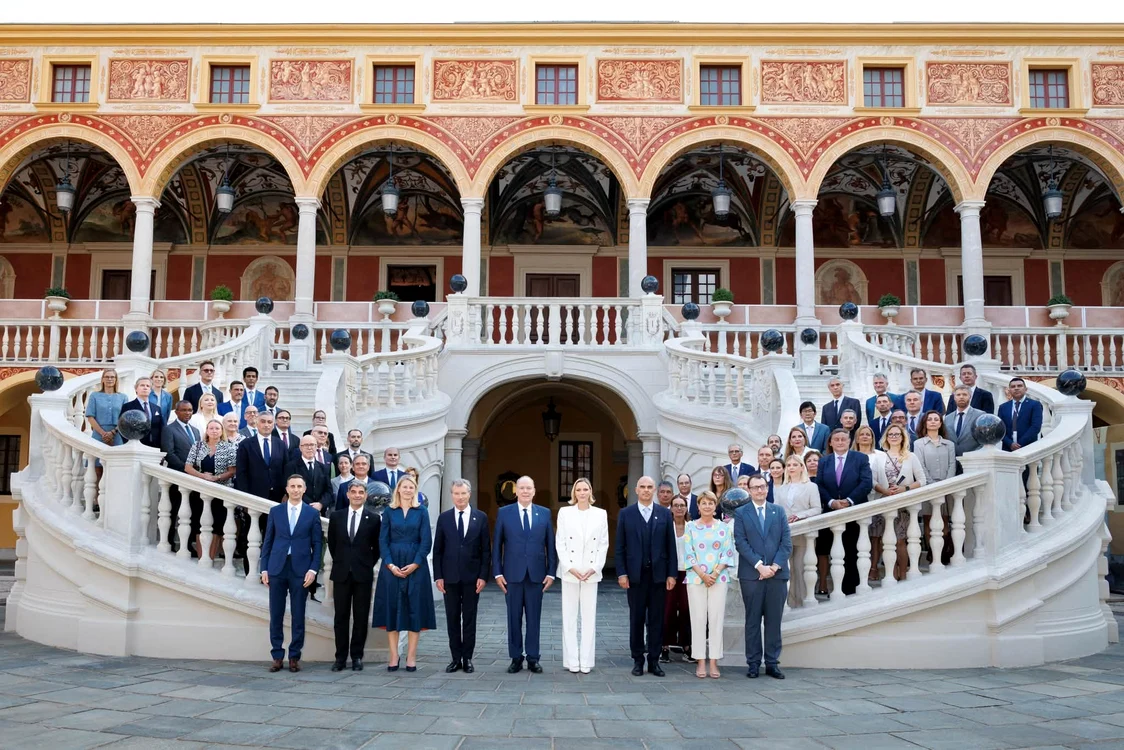 Charlene de Monaco, definiția stilului regal prețios 1 jpg