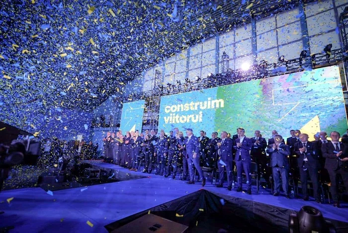 Nicolae Ciucă a arătat că tinerii sunt unul dintre motoarele PNL în această campanie Foto: PNL