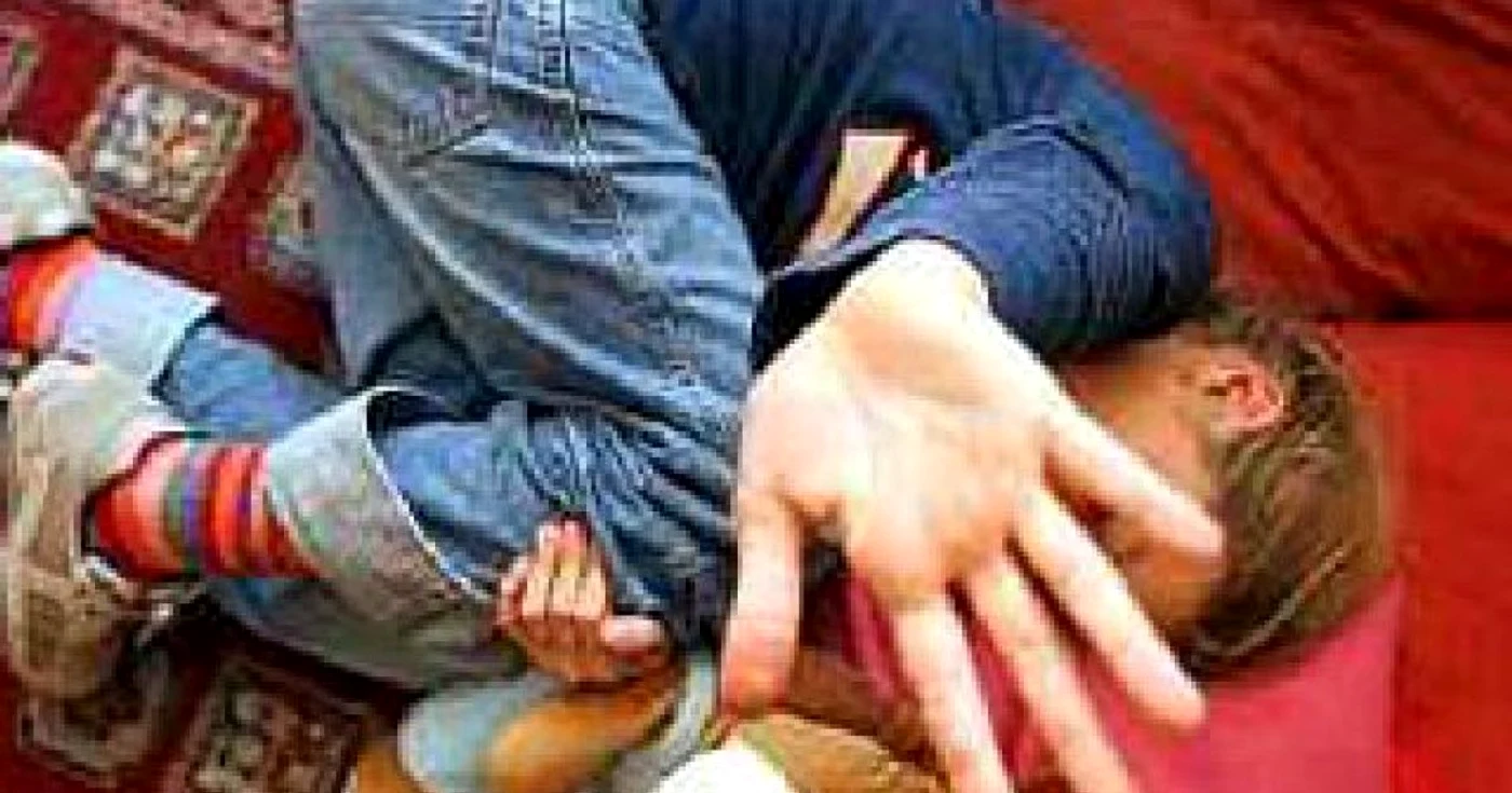 Minori ţigani obligaţi să fure, cu arsuri de ţigară
