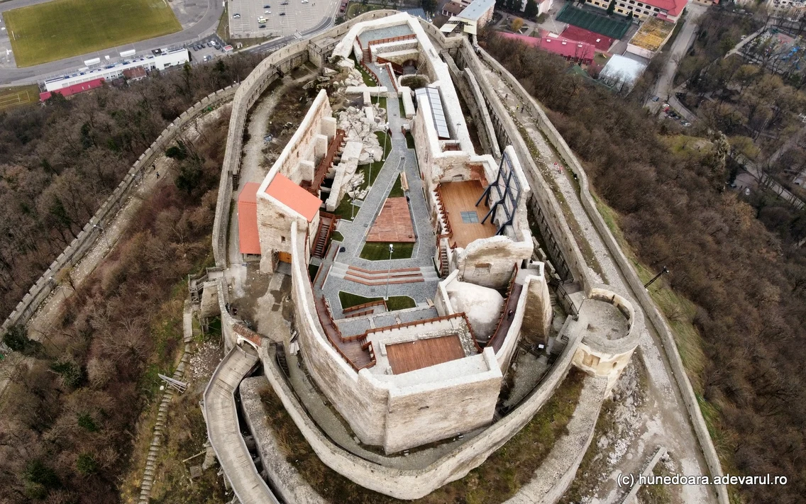 Cetatea Devei imagini aeriene Foto Daniel Guță  ADEVĂRUL (12) jpg