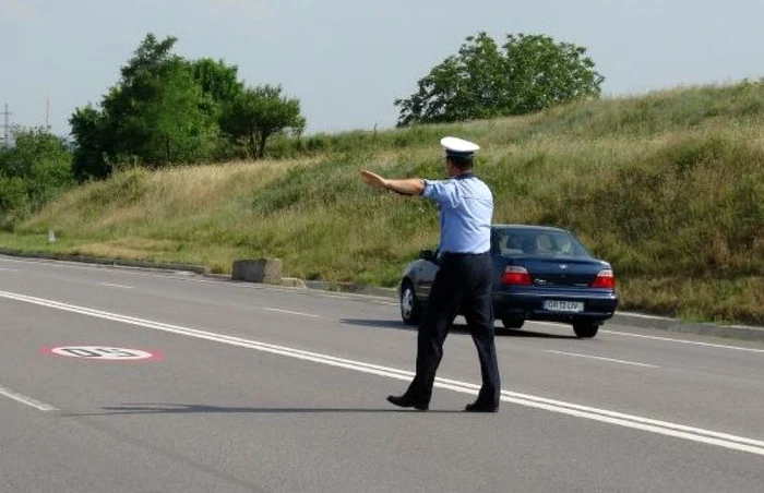 Poliţistul este acuzat că cerea şpagă şoferilor pentru a nu-i sancţiona
