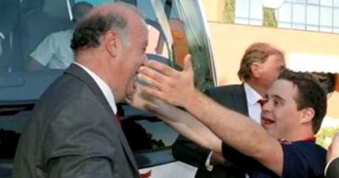Del Bosque, îmbăţişat de fiul său, după cucerirea titlului european FOTO eurosport.com